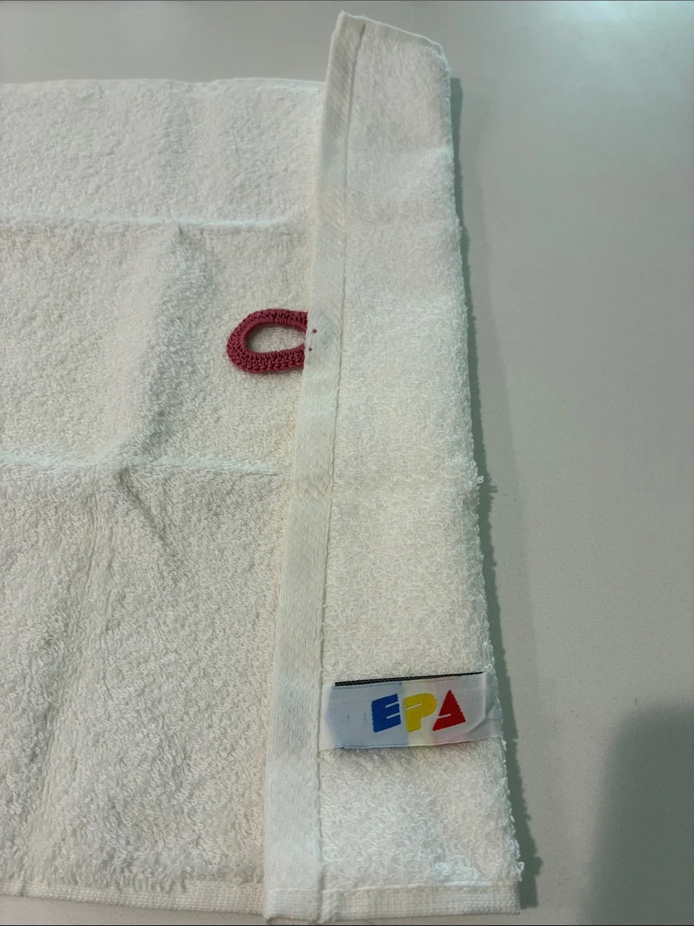 VINTAGE BATH TOWEL (NWOT) With Handmade Crocheted Pink Trim at the bottom. Nice!